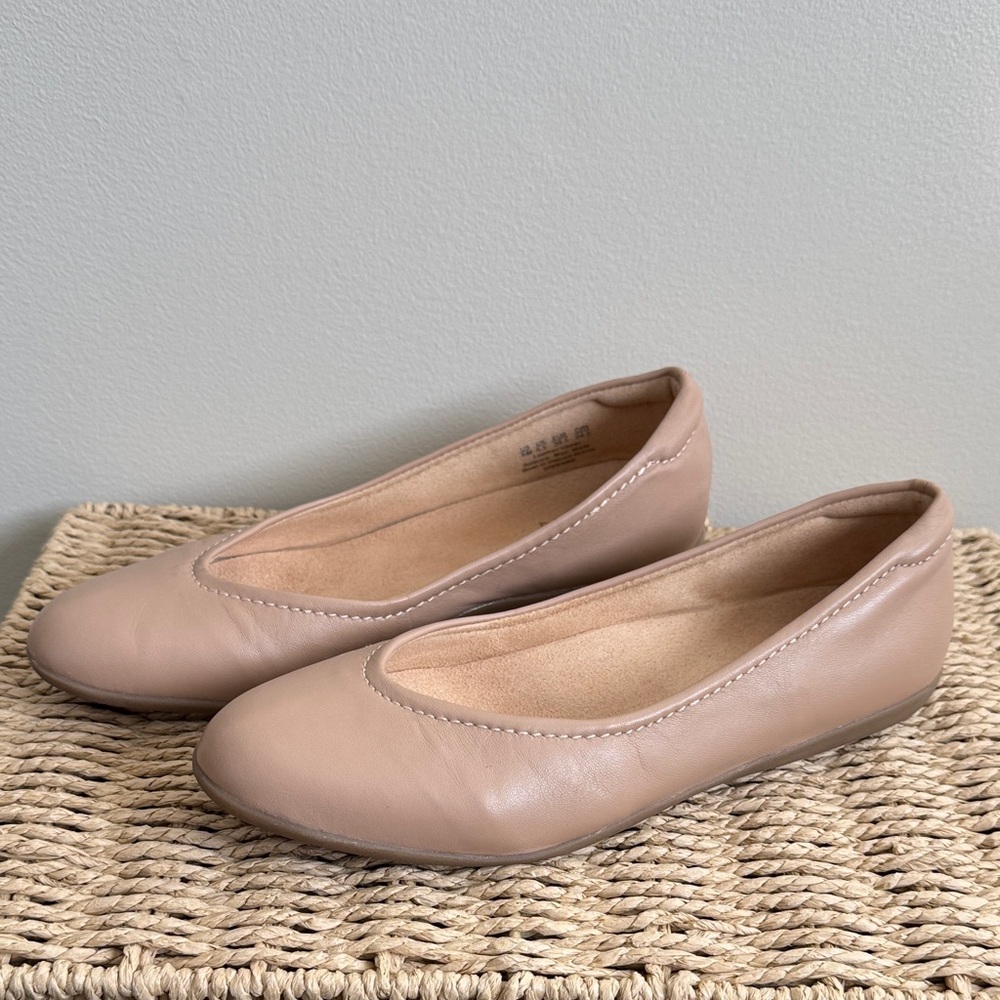 Elegant Tan Women's Flats